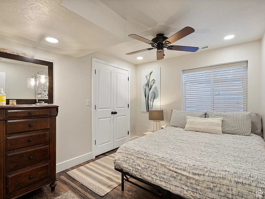 Bedroom #2 - Queen Bed!