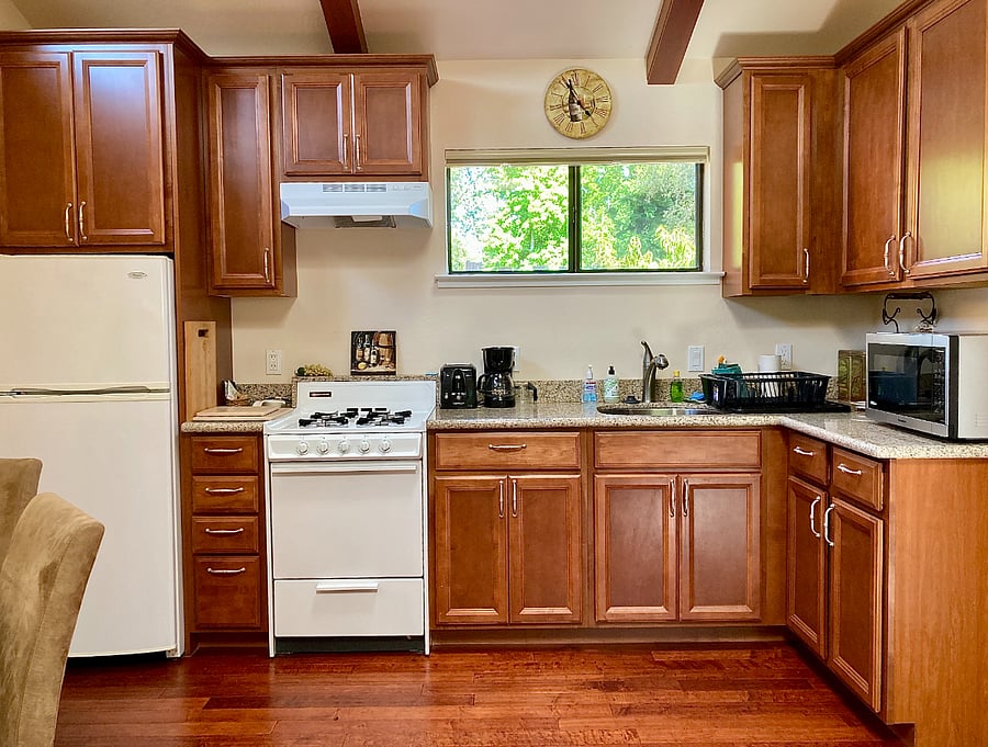 Full kitchen