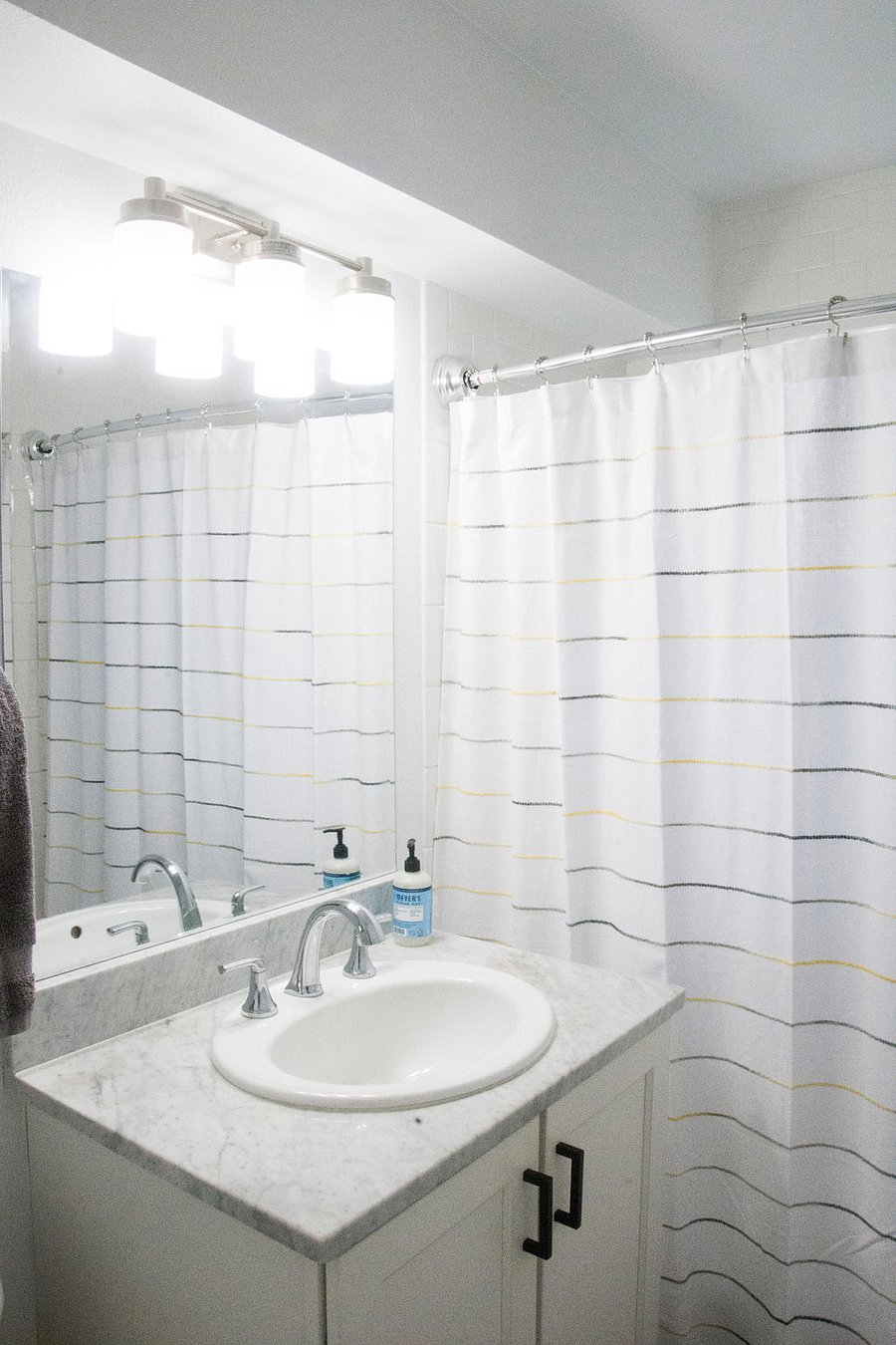 Bathroom bath/shower
