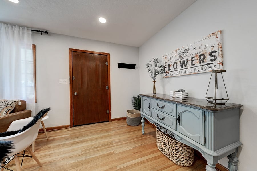 Front door and Coll Flower shop picM