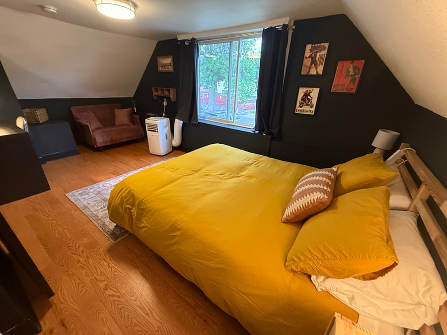 upstairs 2nd bed room