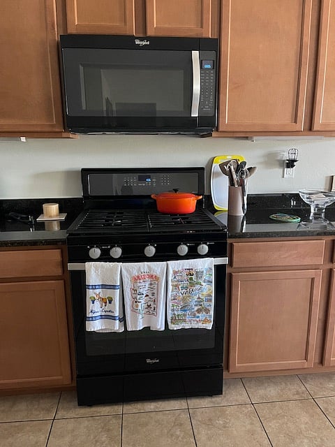 Gas Stove
Shared Kitchen