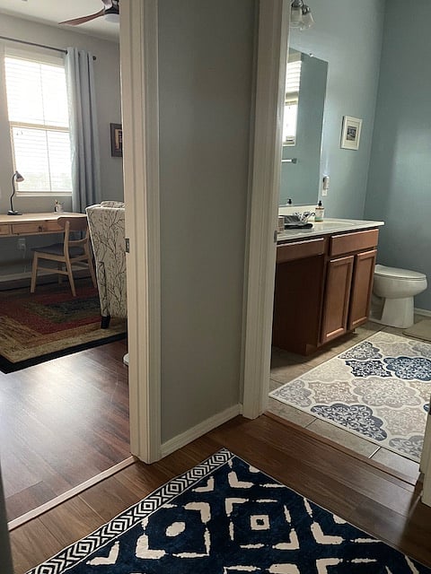 Large Private bathroom
Tub &Shower