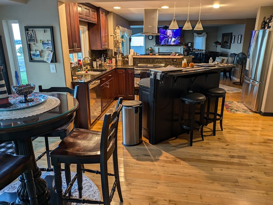 Kitchen with breakfast nook
