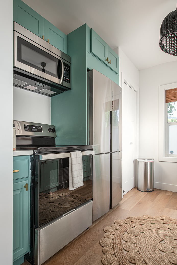 Stainless steel appliances - Refrigerator, Oven/Stove, Dishwasher