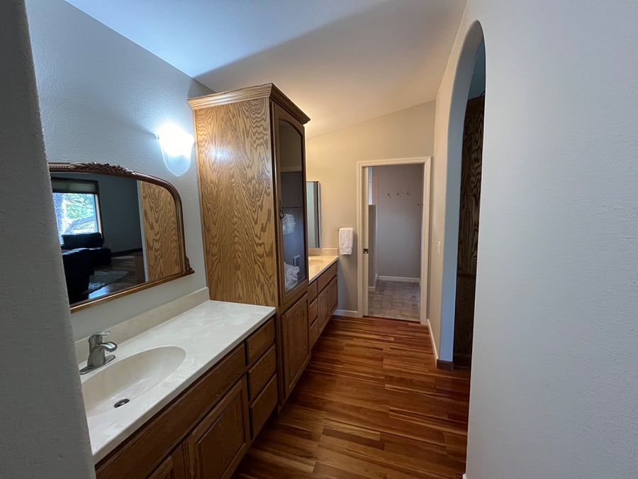 Master suite bathroom