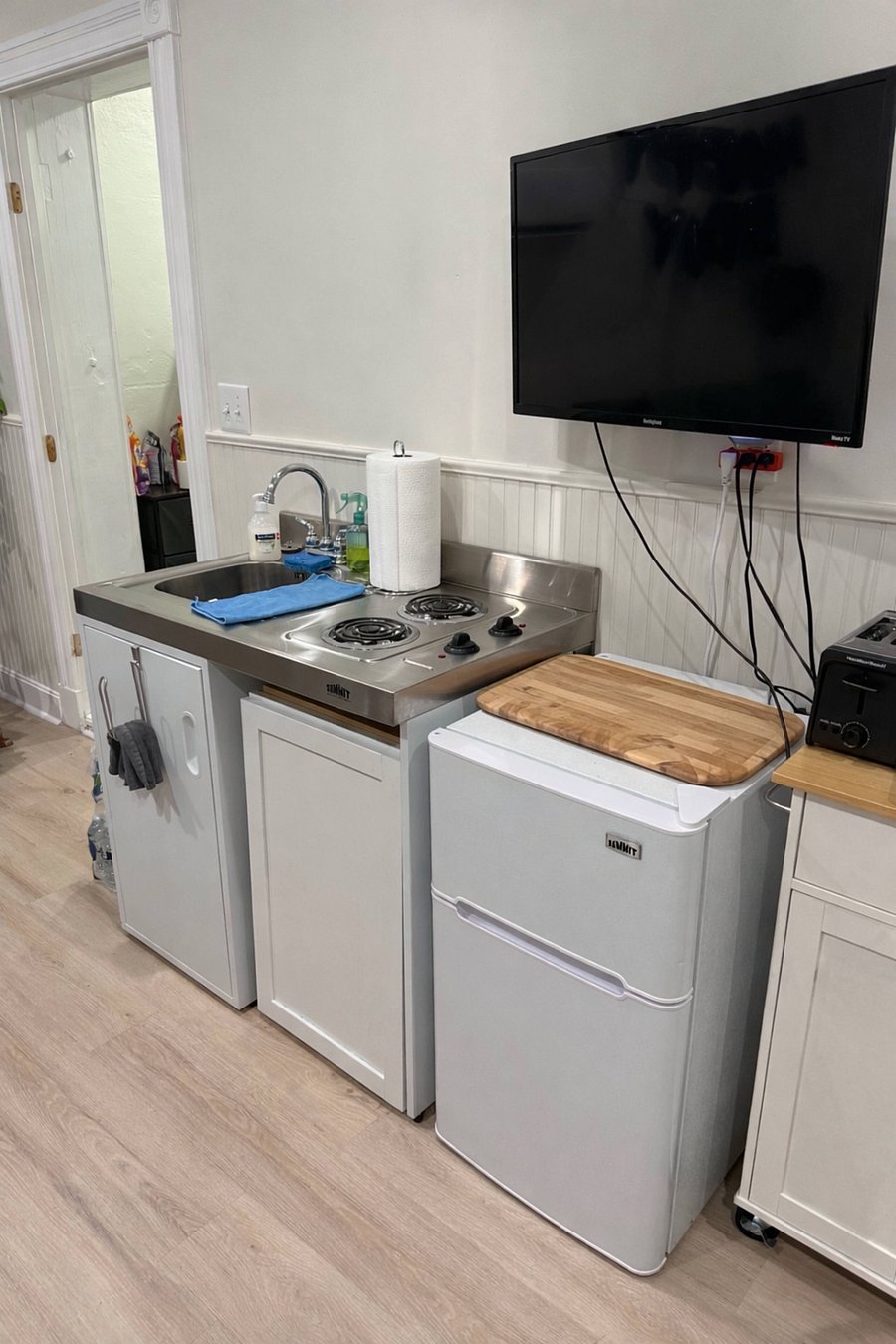 Microwave, coffeemaker, toaster and toaster oven included