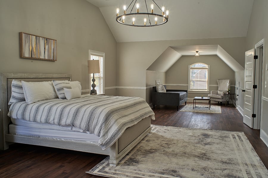 Bedroom 5
Upstairs Master King bed