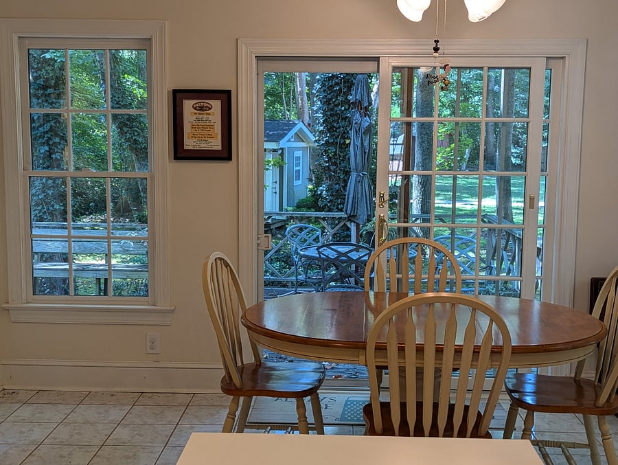 Kitchen/Dining & Back Deck