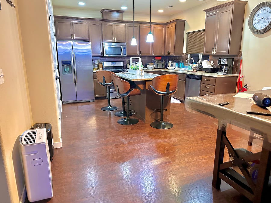 Shared Kitchen. Plenty of Utensils to use. 