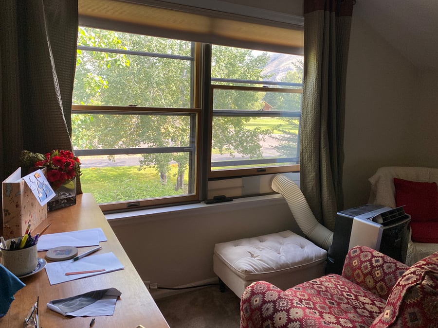Master Bedroom Suite 
Sitting Area with view