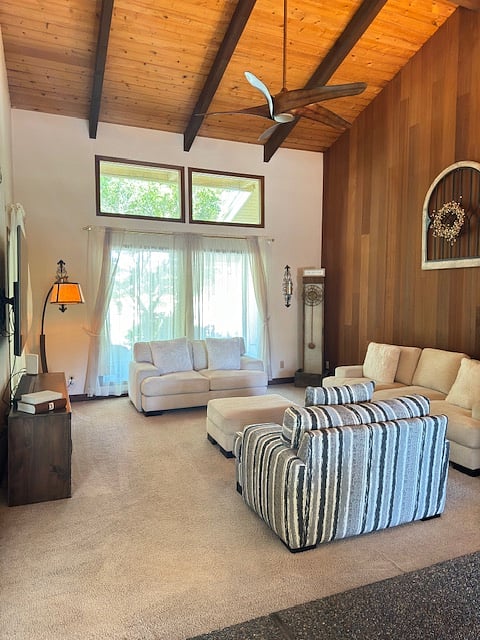 FIRST LIVING ROOM 