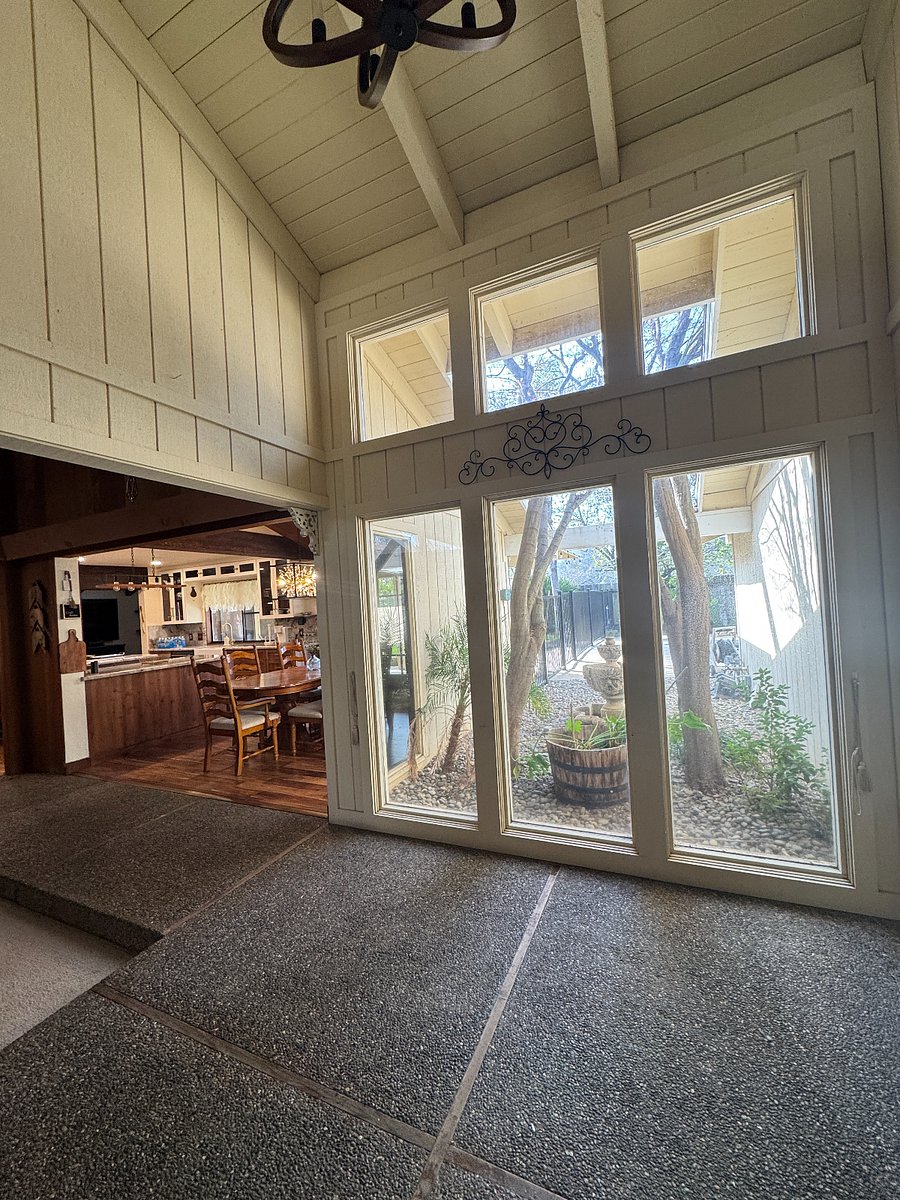 ENTRANCE IN HOME