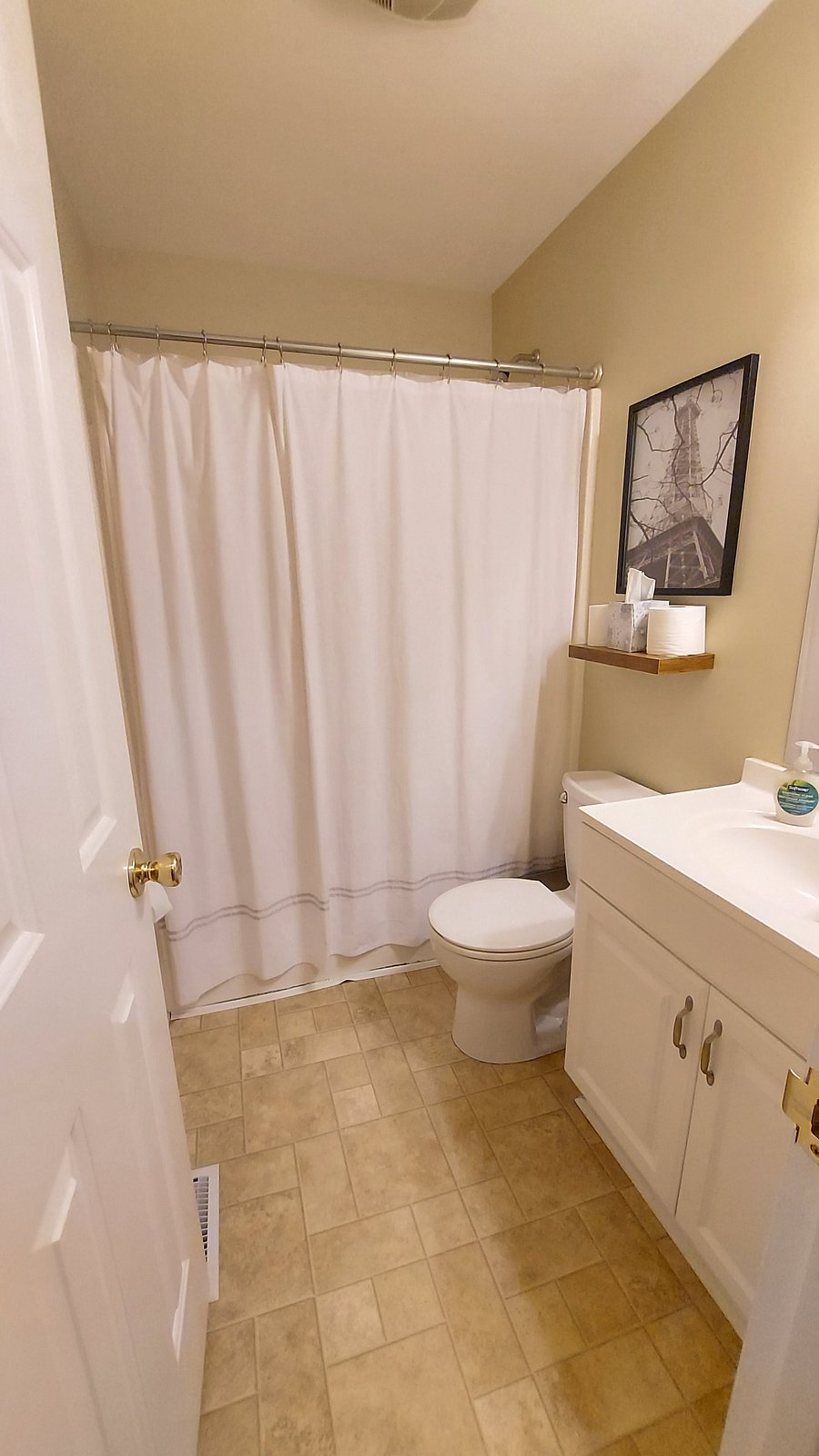 Main bath off hallway