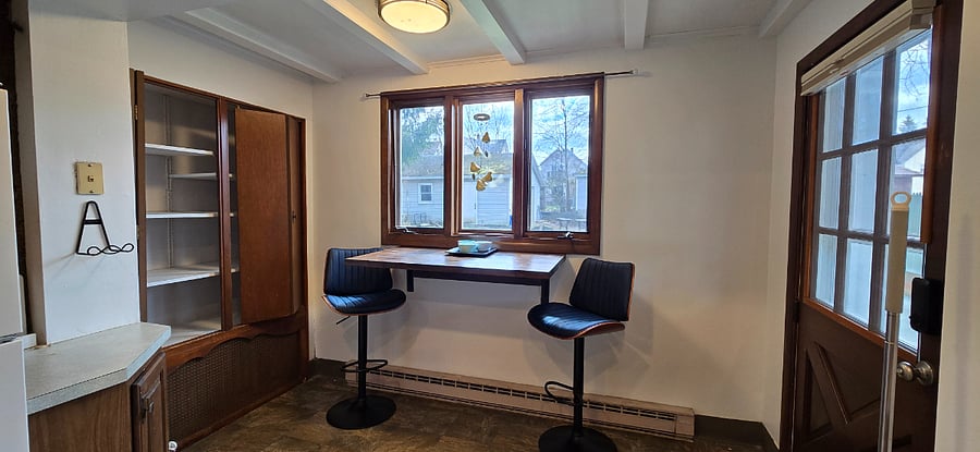 Kitchen Seating area