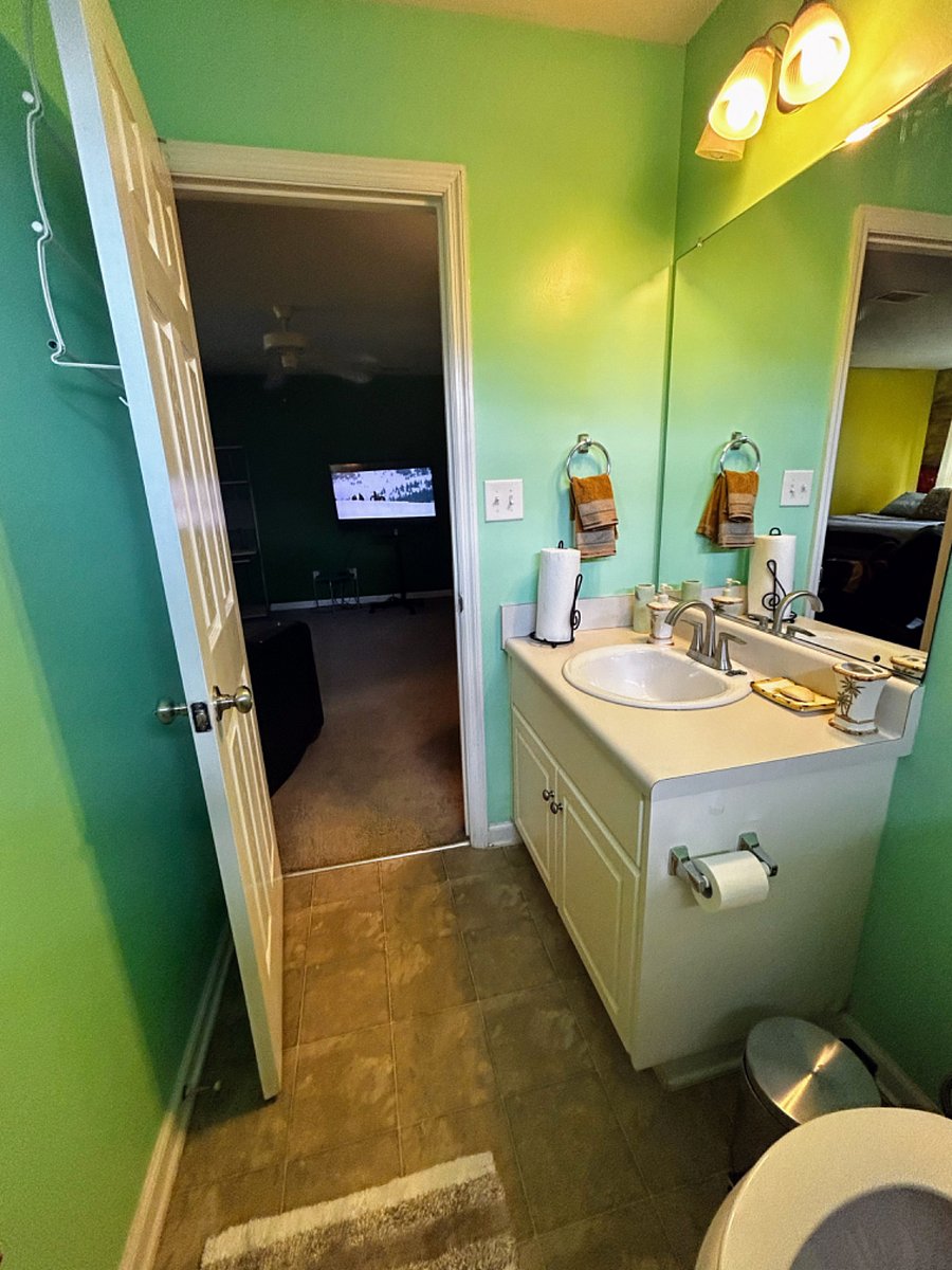 The private bathroom with in the suite 