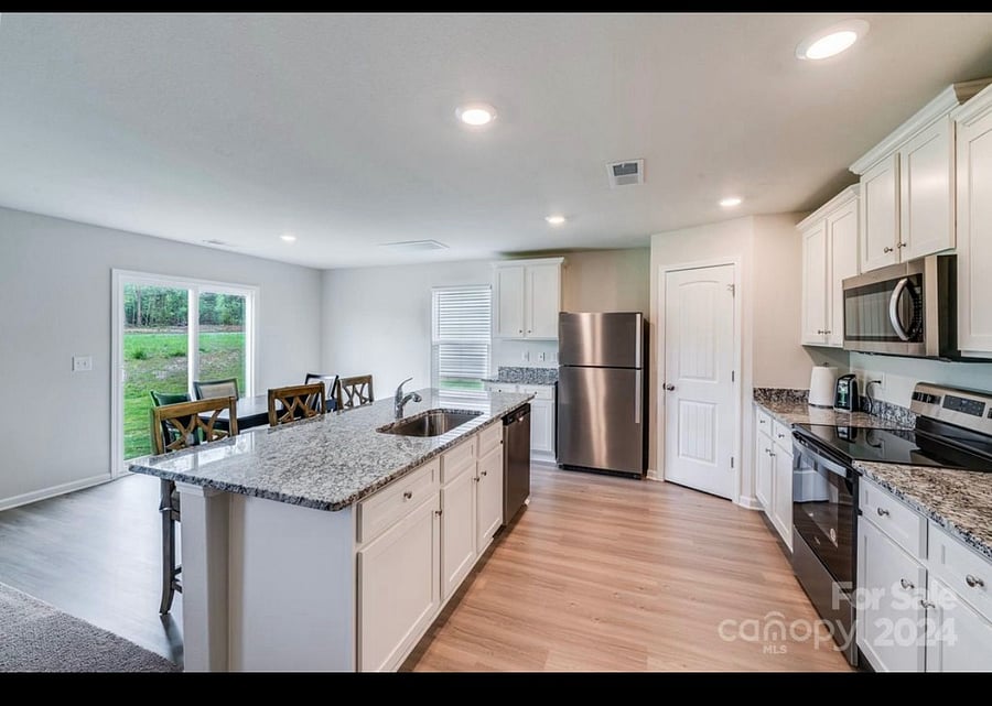 Furnished Finder property 740205_1 photo 2