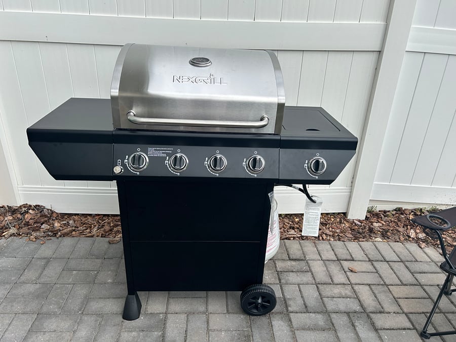Gas grill and fire pit available to use