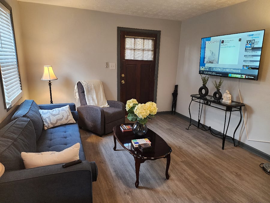 1st Floor, Living Area