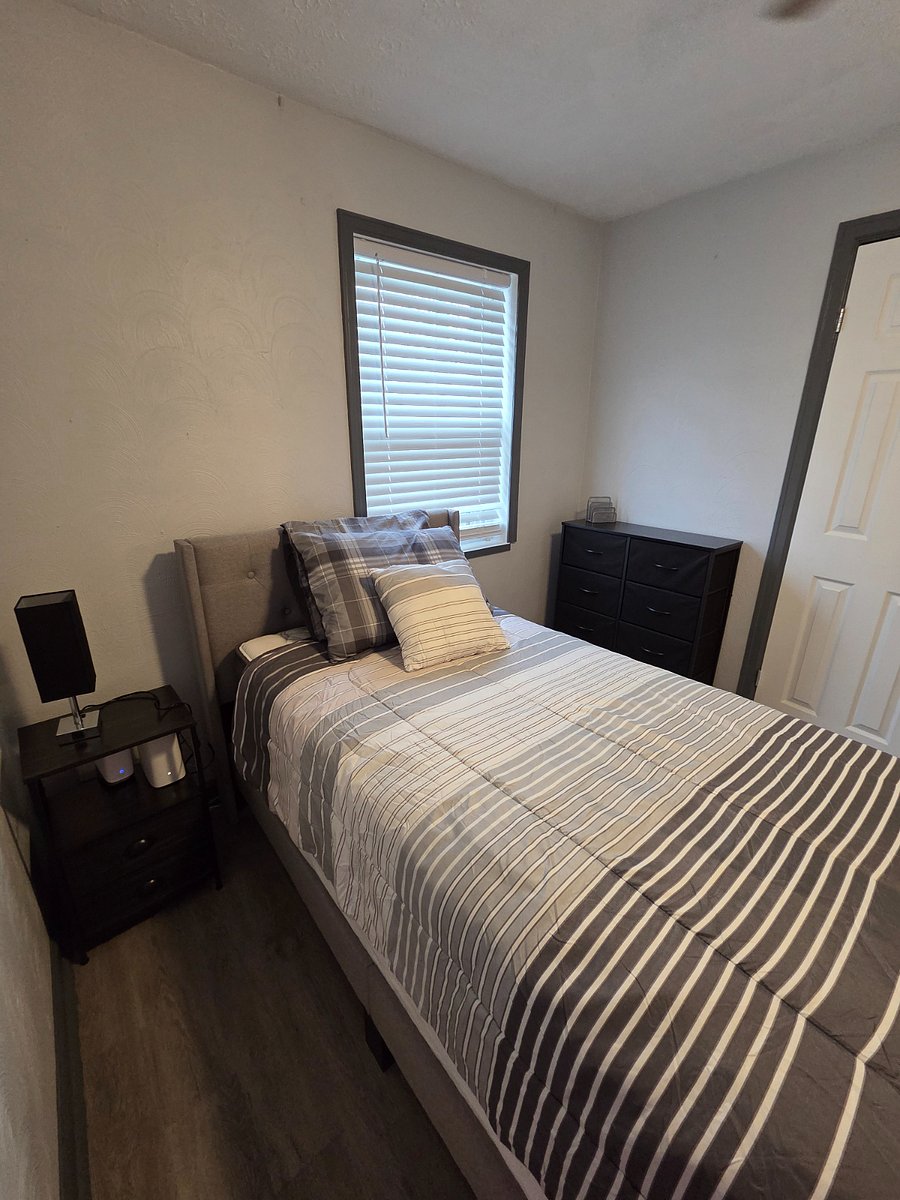 1st Floor, Bedroom #2 - Twin XL Bed
