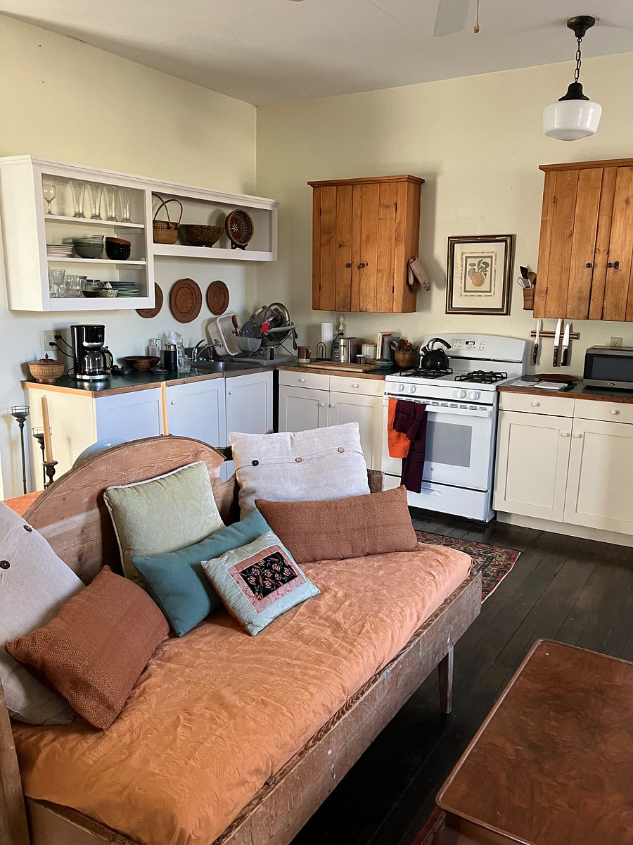 Furnished Finder property 740560_1 photo 3