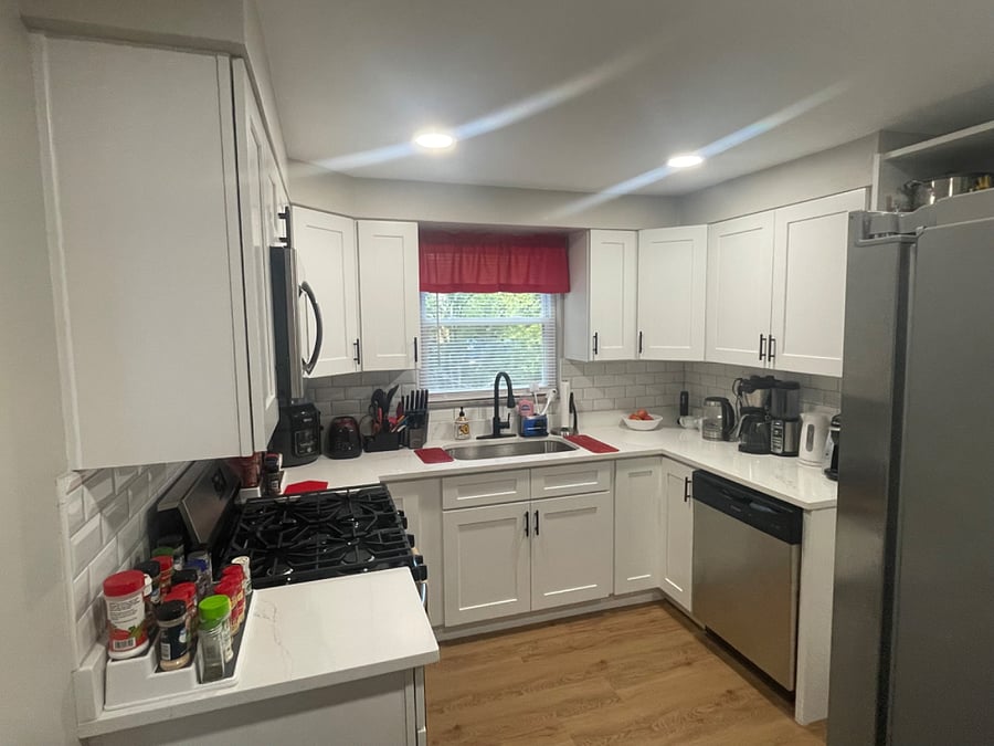 Full kitchen