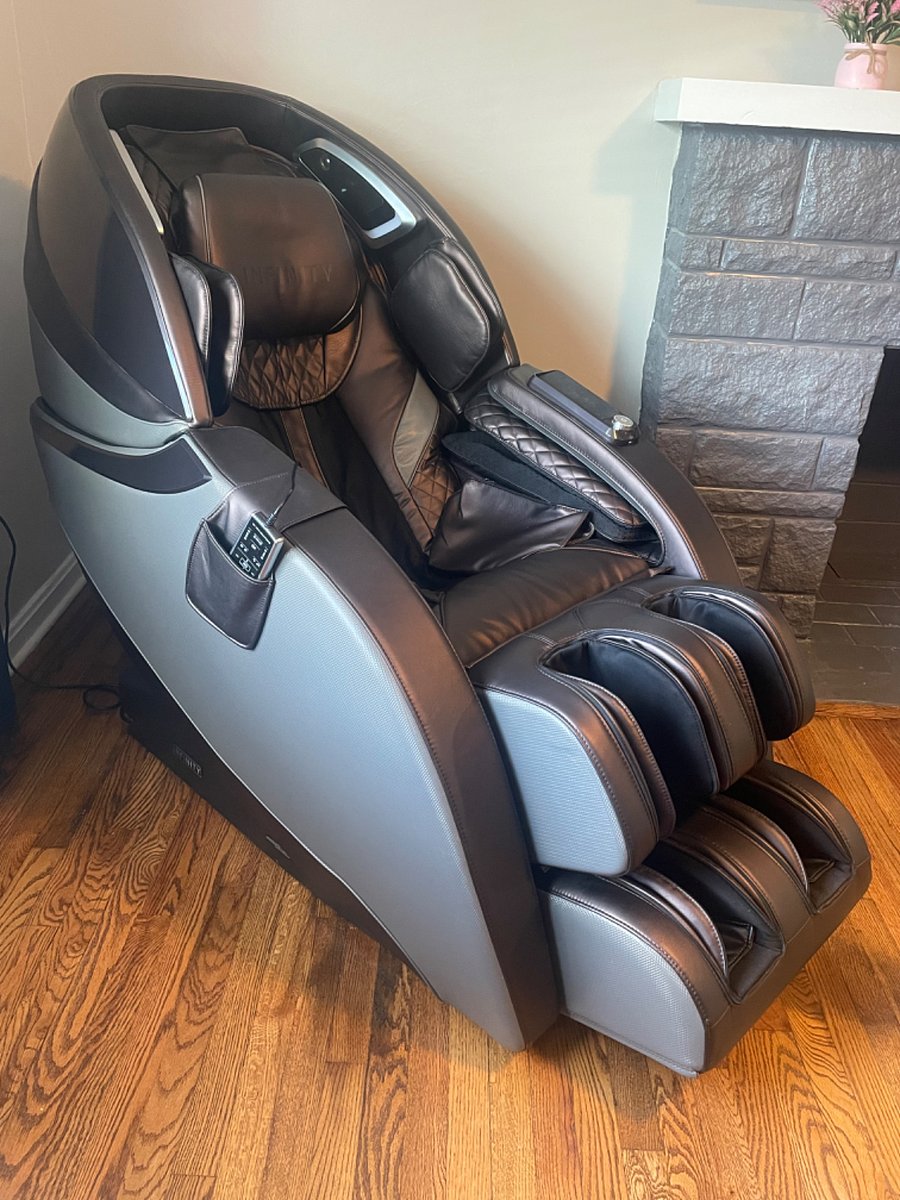 Relax in a massage chair after a workday!