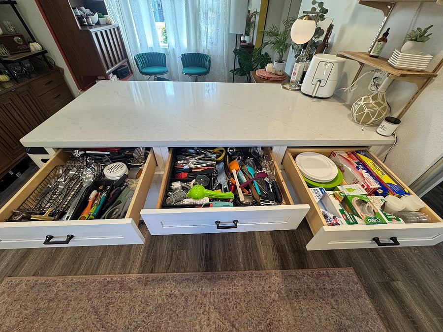 Corporate housing Tacoma with gourmet kitchen: complete spice rack, specialty oils, condiments, cookware & containers  great for contractors & nurses. You'll enjoy every kitchen gadget known to man, including an air fryer, plus cookware for daily or long-shift meal prep.