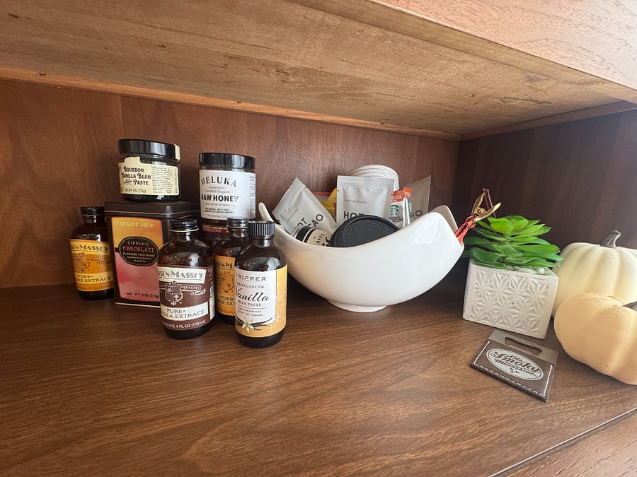 Furnished month-to-month Tacoma rental featuring coffee & tea station  ideal professional housing near Tacoma hospitals. Also, just two blocks away, enjoy one of Tacoma's best rated coffees at the local Delightful Neighborhood Market. While you're there, you can grab a fun and unique snack as well. 