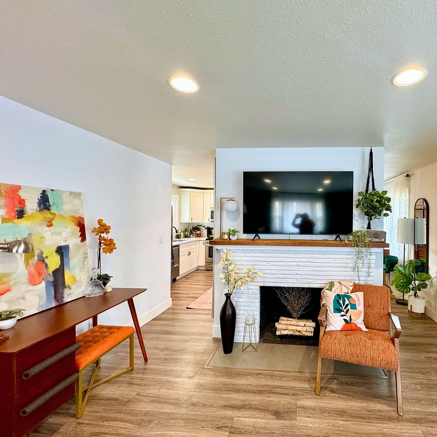 Enjoy your favorite streaming show like Netflix, Amazon Prime, Hulu, etc. on the smart TV located in the living room - or the one provided in your private bedroom. I'd love to have you... this is the perfect solution for corporate or medical professionals looking for temporary, short-term, month-to-month housing in the Tacoma, Wa area.