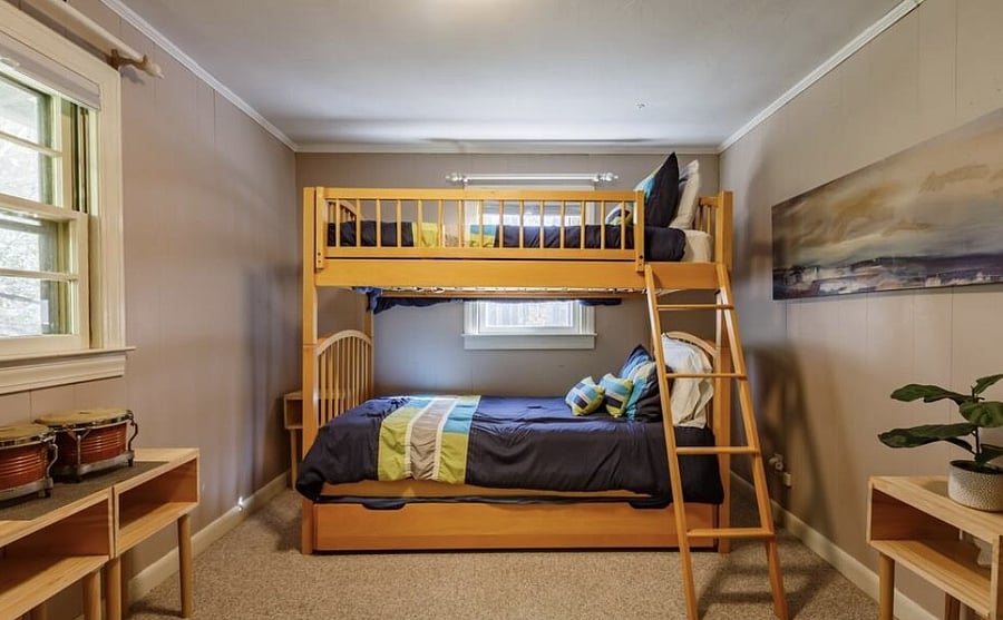 The ringo suite 4 
Adult bunk 2 singles 
Trundle 
Closet 