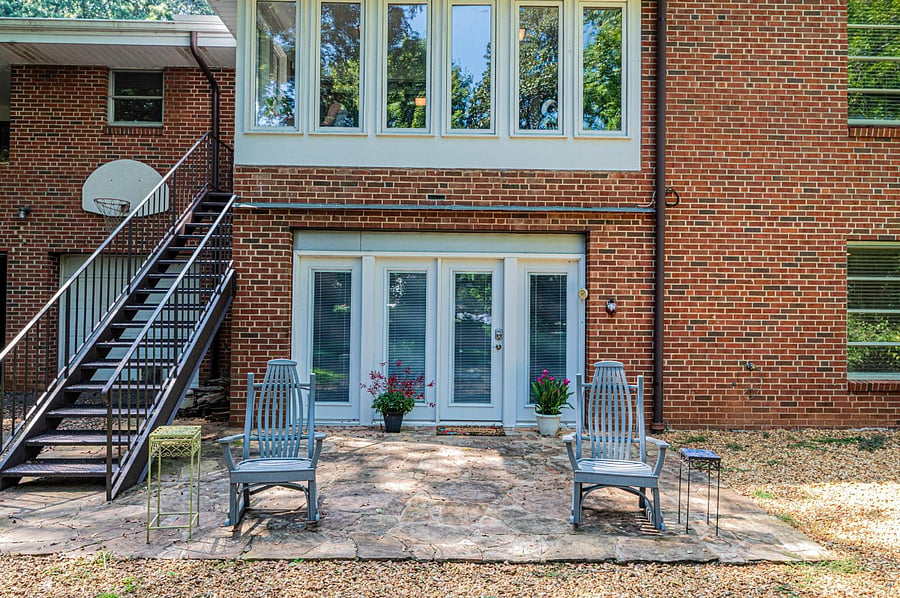 No steps up or down from parking area to front door!