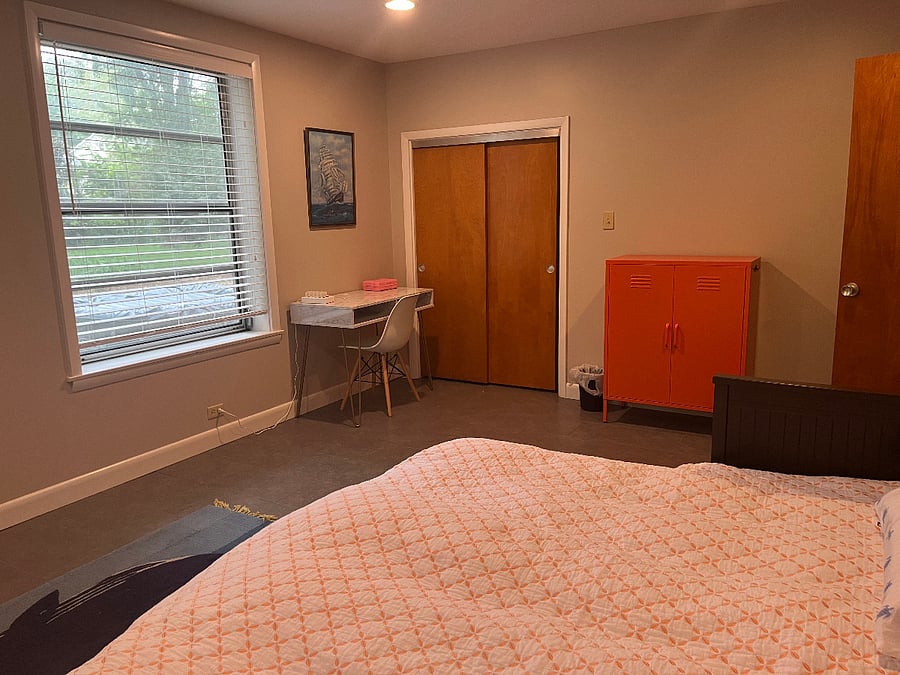 Bedroom 2, workstation