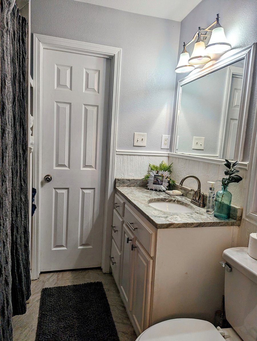 Jack and Jill bathroom for bedroom #2 bedroom #3