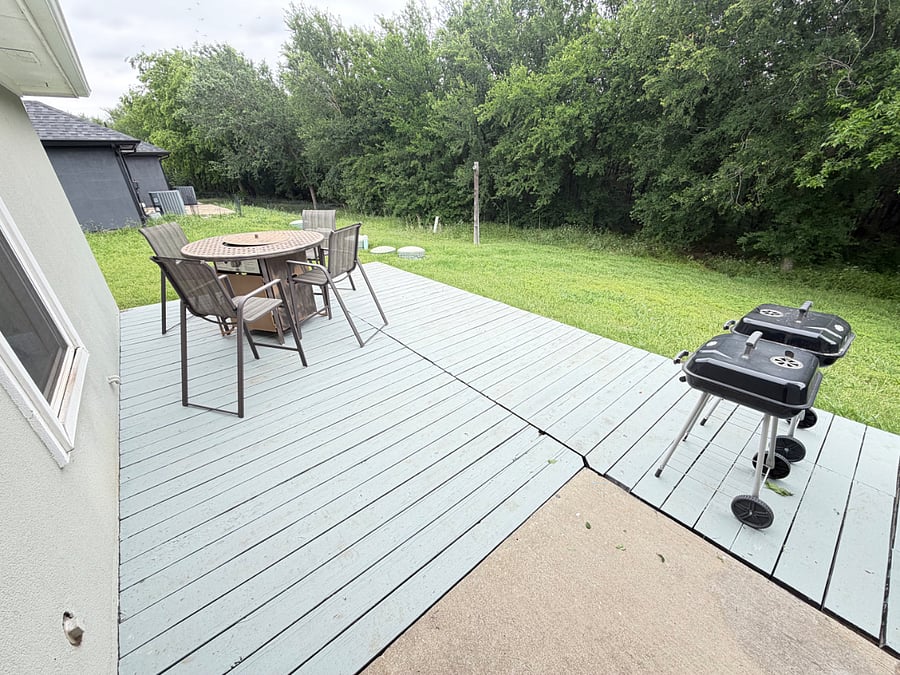 Back Deck - Walking trails to Lewisville Lake
