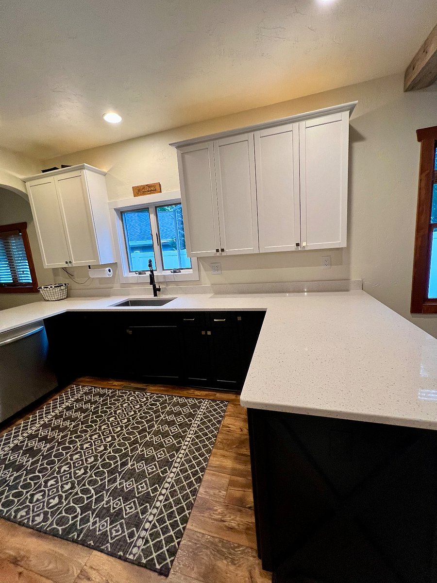 New kitchen, quartz counters