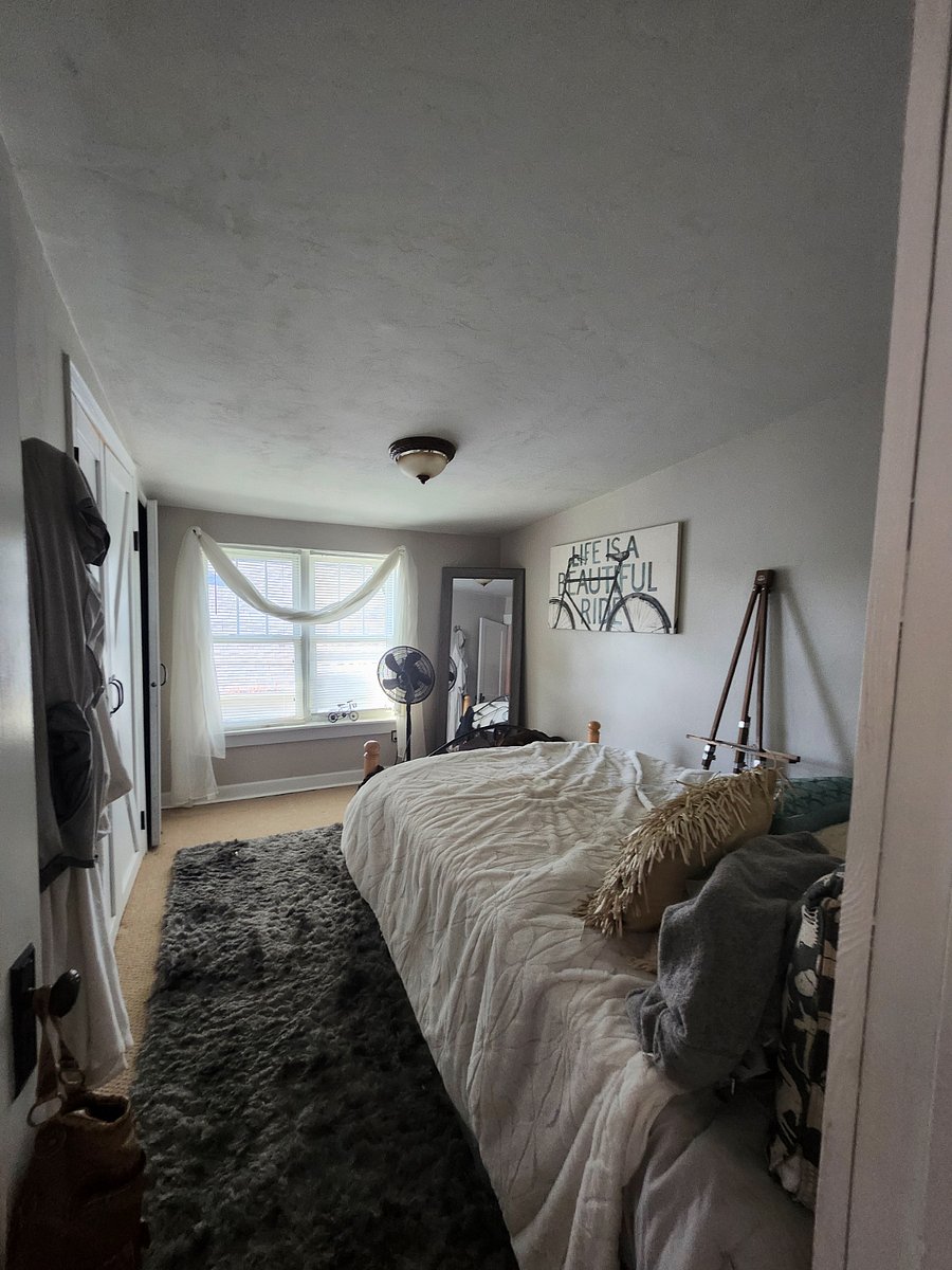 Upstairs rm