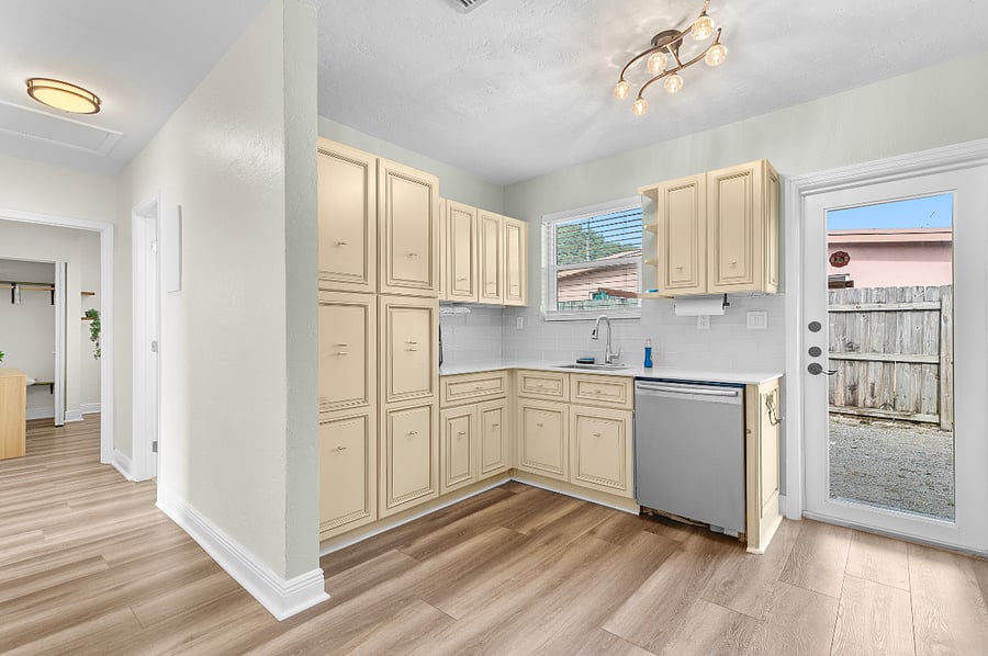 Furnished Finder property 741009_2 photo 8