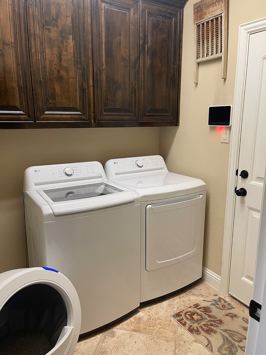 Washer/Dryer Available