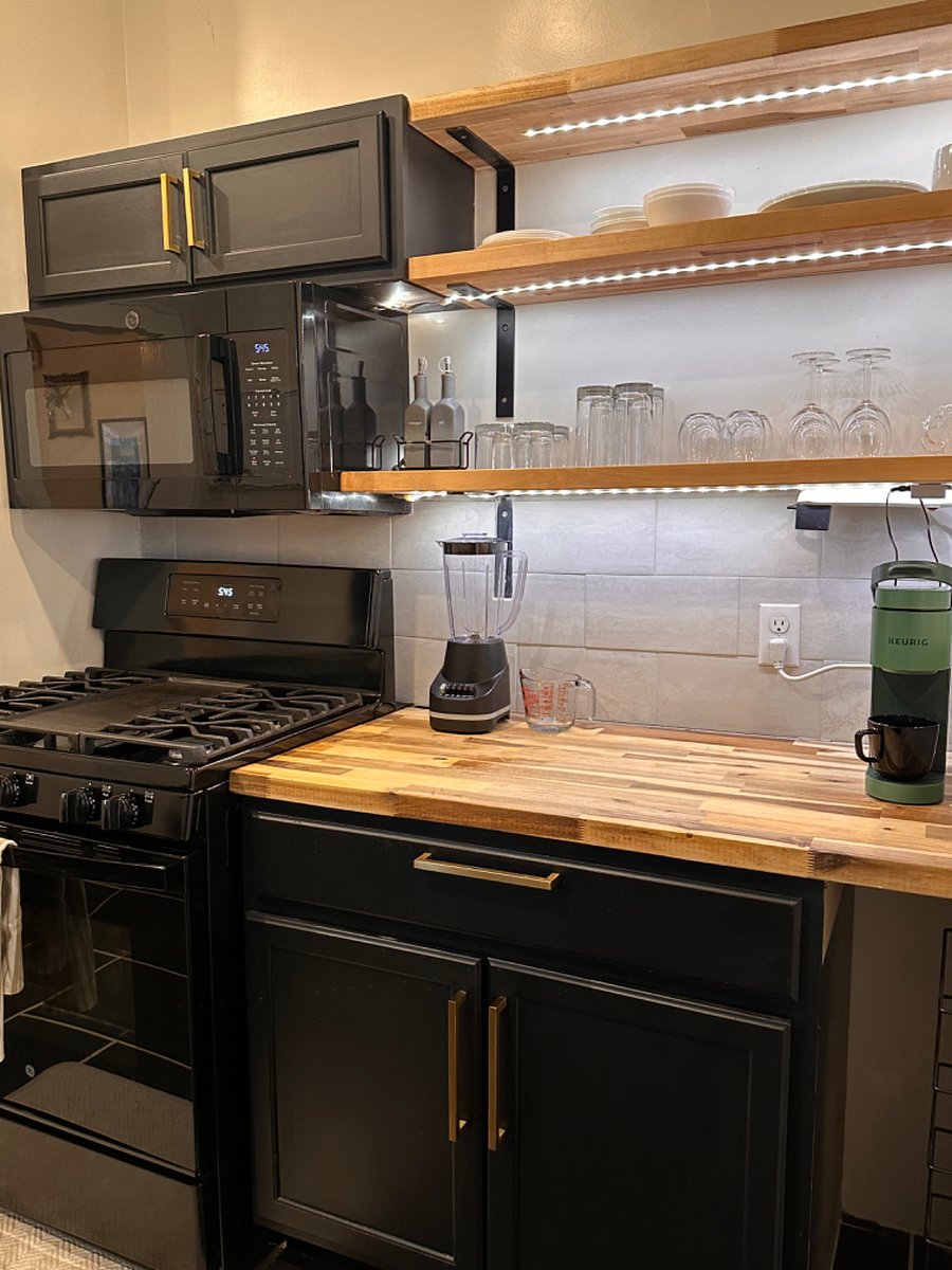 Gas stove. Common kitchen ware available.