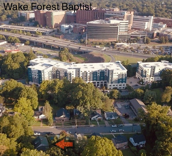 Walking distance to Baptist Hospital