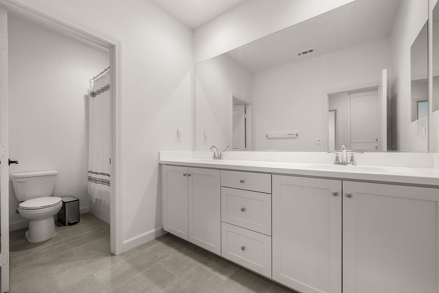 2nd Floor Full Bathroom