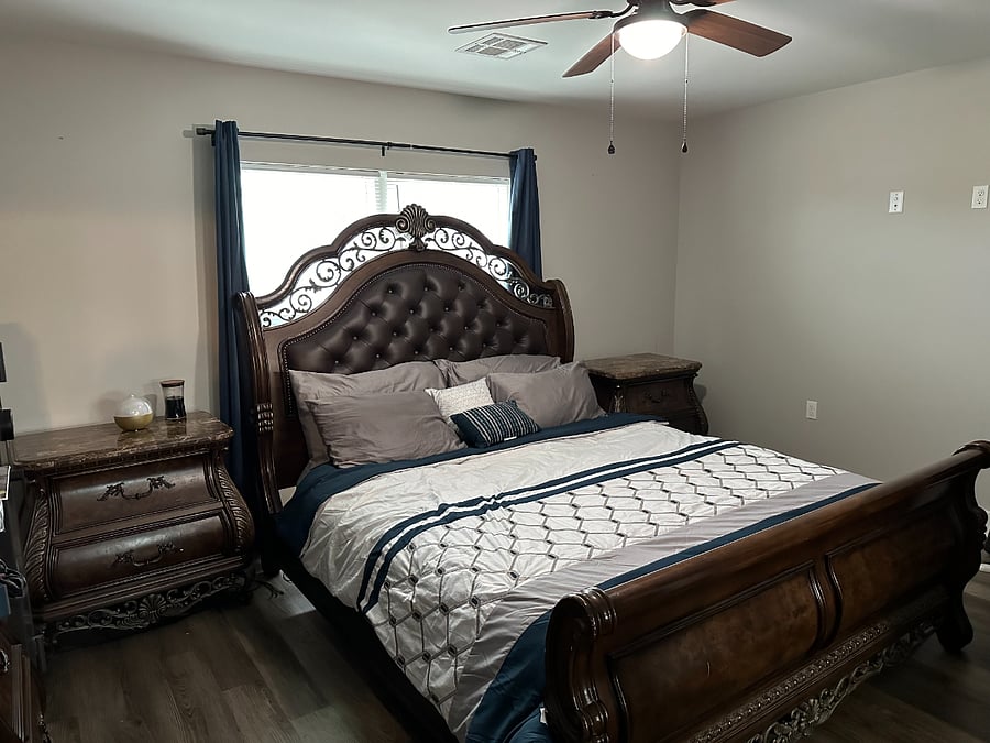 main bedroom king size bed
