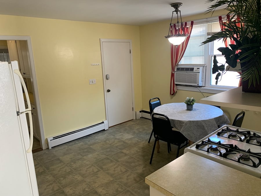 Dine-in kitchen.
