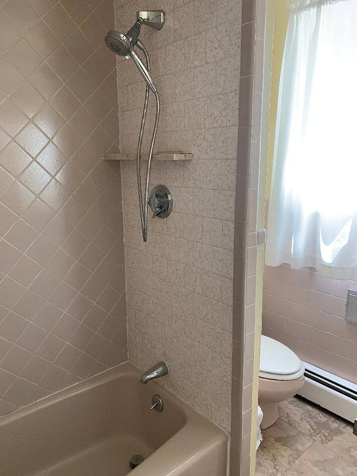 Bathroom shower/tub
