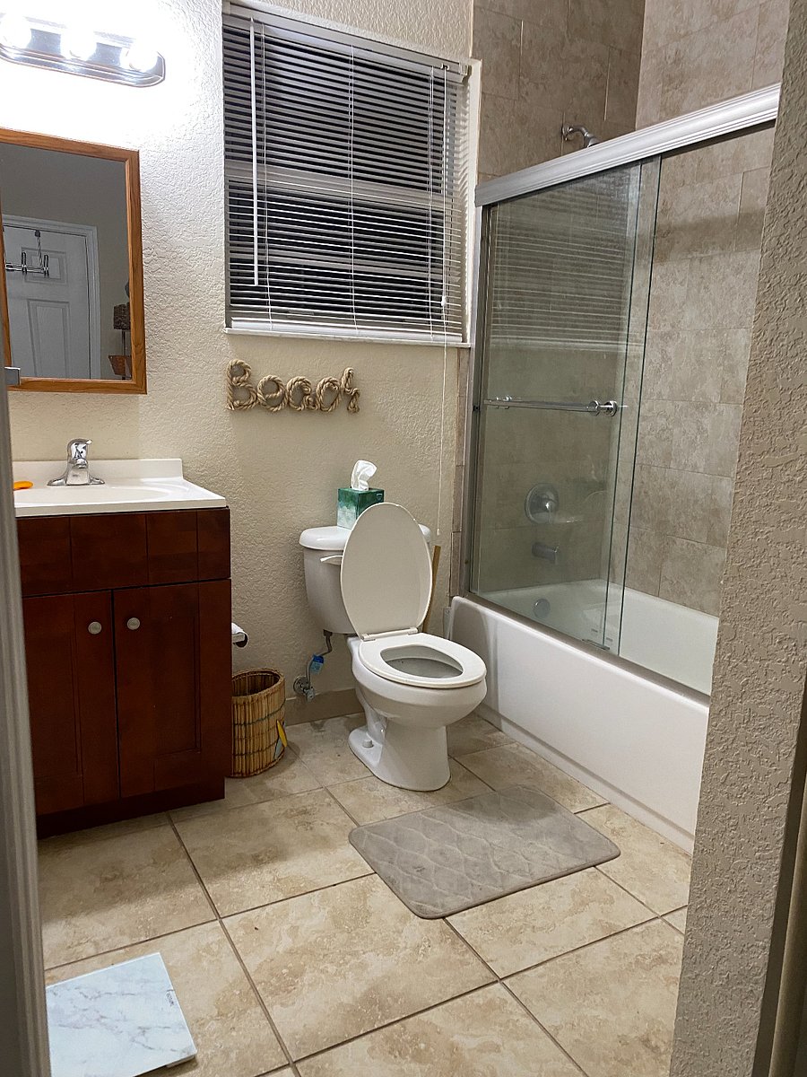 2nd floor shared bathroom