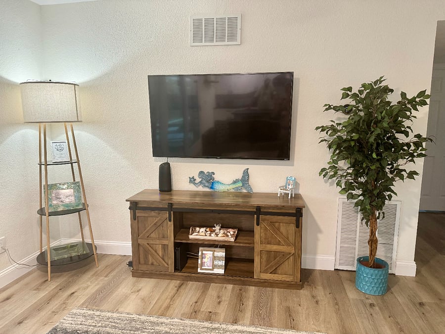 Living Room-Smart TV
