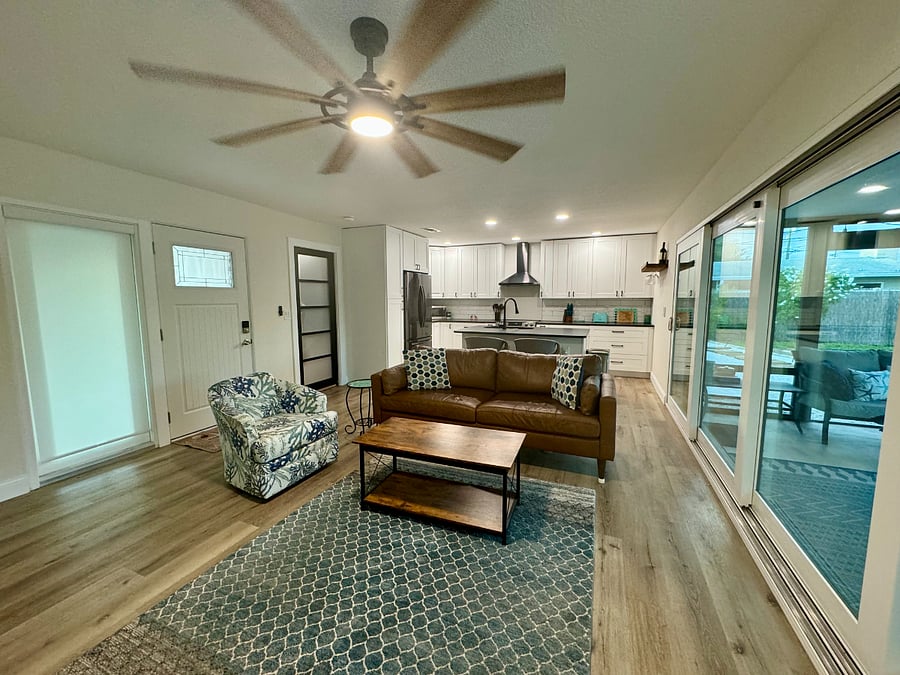 Entry/Living Room
