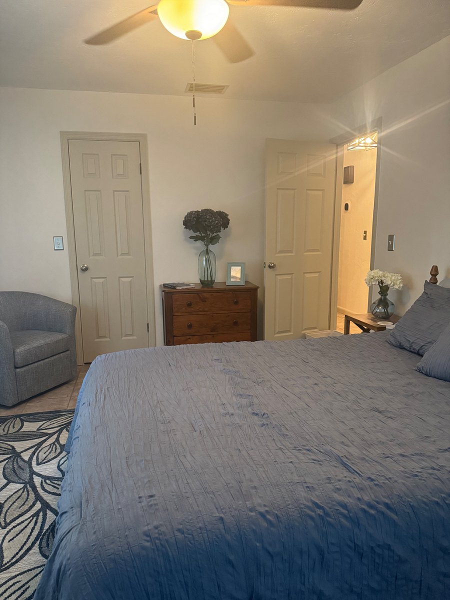 Second bedroom with queen bed