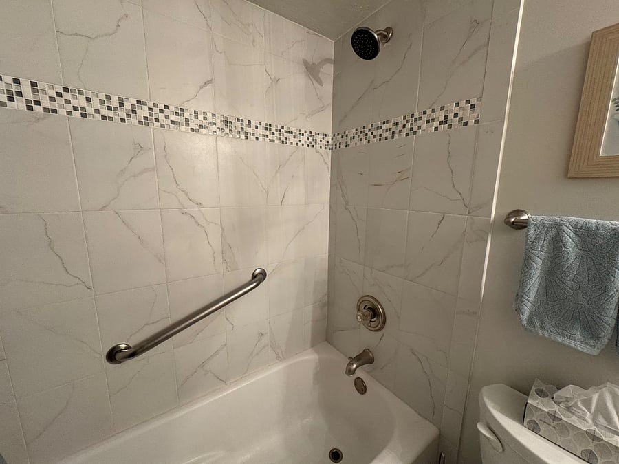 Hallway shower/tub
